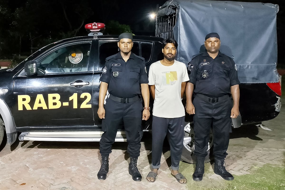 র্যাবের হাতে গ্রেপ্তার মেহেদী হাসান